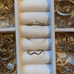 GOLD RINGS SET OF THREE